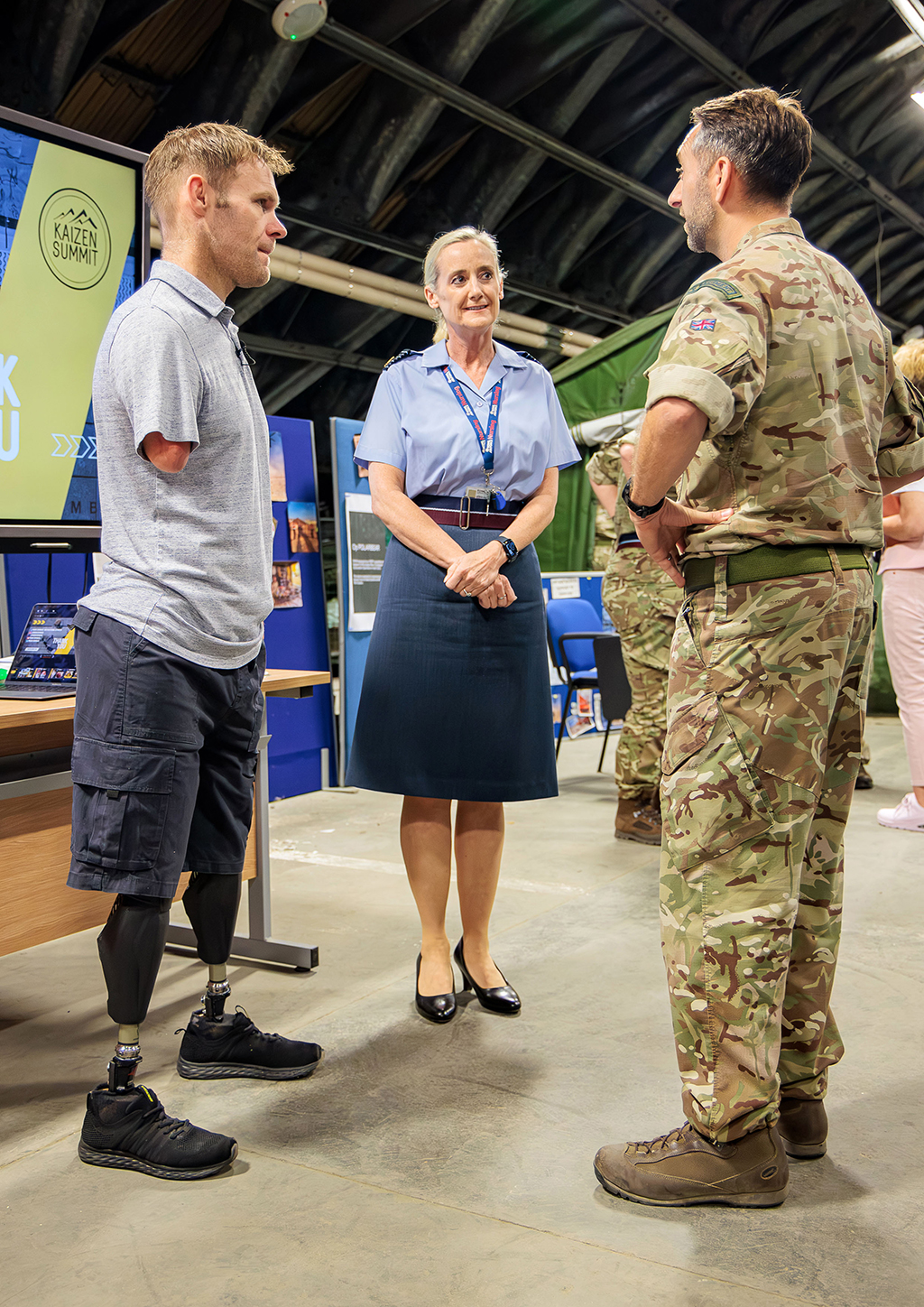 Mark Ormrod talking with individual TMW delegates
